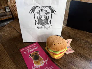 Unser Leben für den Hund, oder so ähnlich. Inhabergeführter Hundebedarfsladen mit Fokus auf Ernährung und Maulkörben.